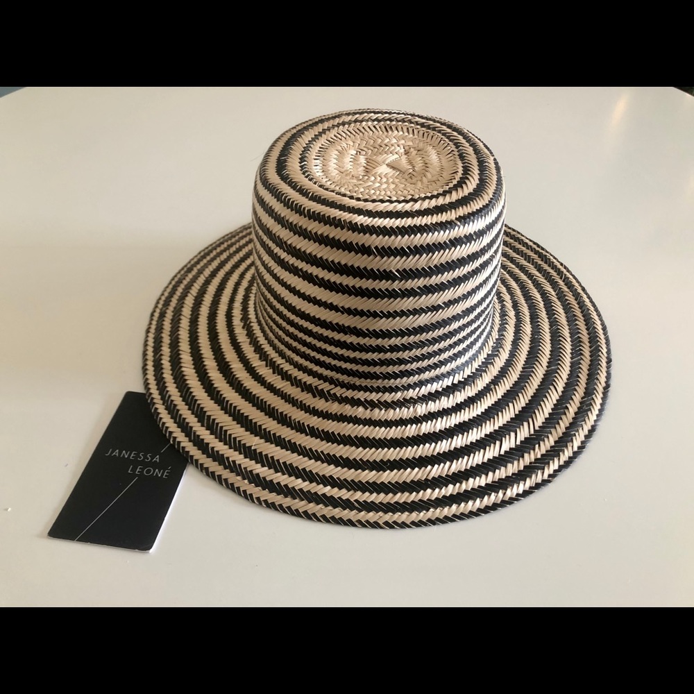 Janessa leoné IRIS BLACK & NATURAL STRIPED HAT